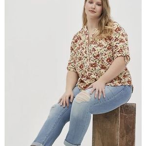 🌺 NWT Torrid Harper Pullover Blouse 🌺